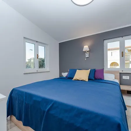 Bozi, Luxury Penthouse With Jacuzzi Daire *