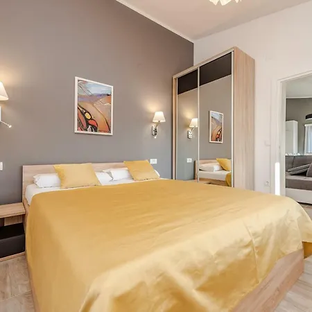 Bozi, Luxury Penthouse With Jacuzzi