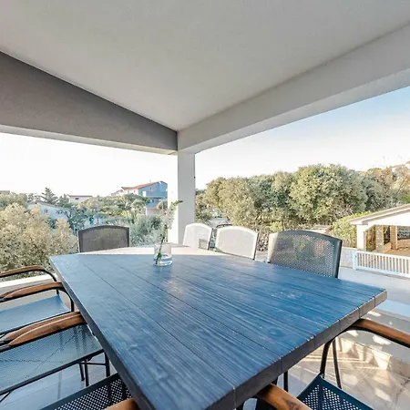 Bozi, Luxury Penthouse With Jacuzzi Mandre