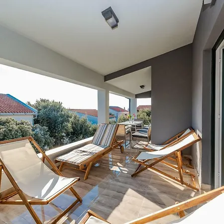 Bozi, Luxury Penthouse With Jacuzzi