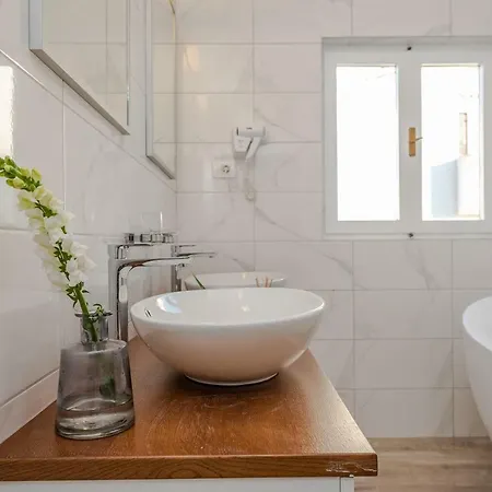 Daire Bozi, Luxury Penthouse With Jacuzzi