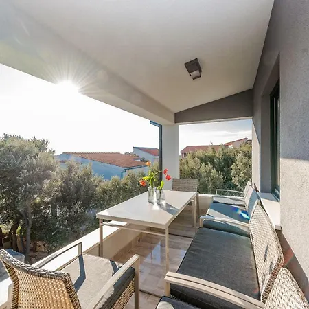 Bozi, Luxury Penthouse With Jacuzzi * Mandre