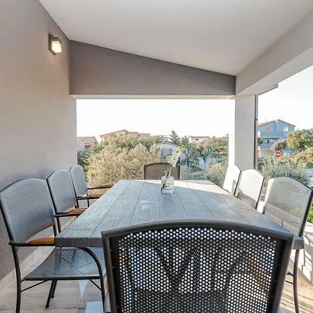 Daire Bozi, Luxury Penthouse With Jacuzzi