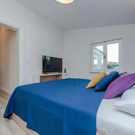Bozi, Luxury Penthouse With Jacuzzi * Mandre