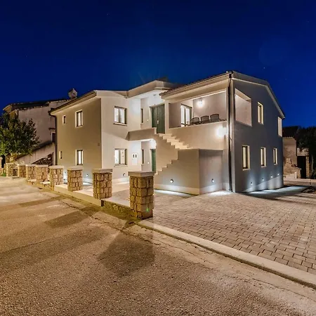 Bozi, Luxury Penthouse With Jacuzzi *