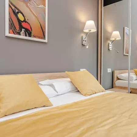 Bozi, Luxury Penthouse With Jacuzzi Mandre