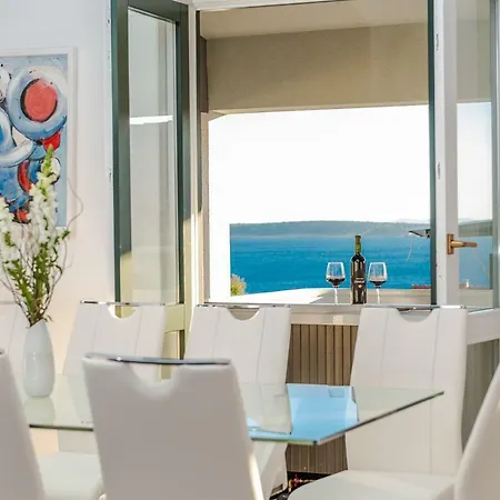 Bozi, Luxury Penthouse With Jacuzzi *