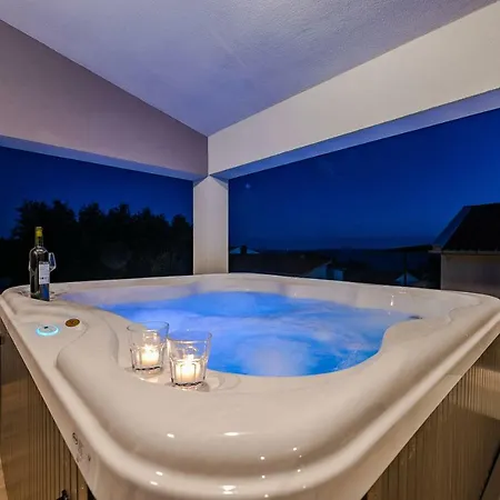 Apartamento Bozi, Luxury Penthouse With Jacuzzi *