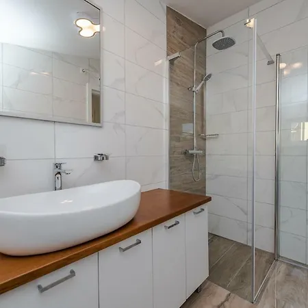 Apartamento Bozi, Luxury Penthouse With Jacuzzi Mandre